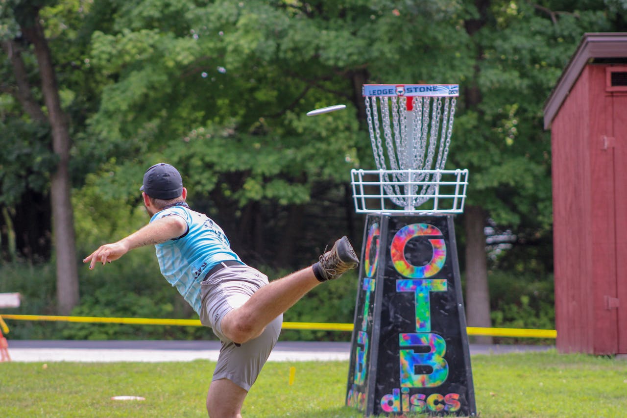 How to play Disc Golf?