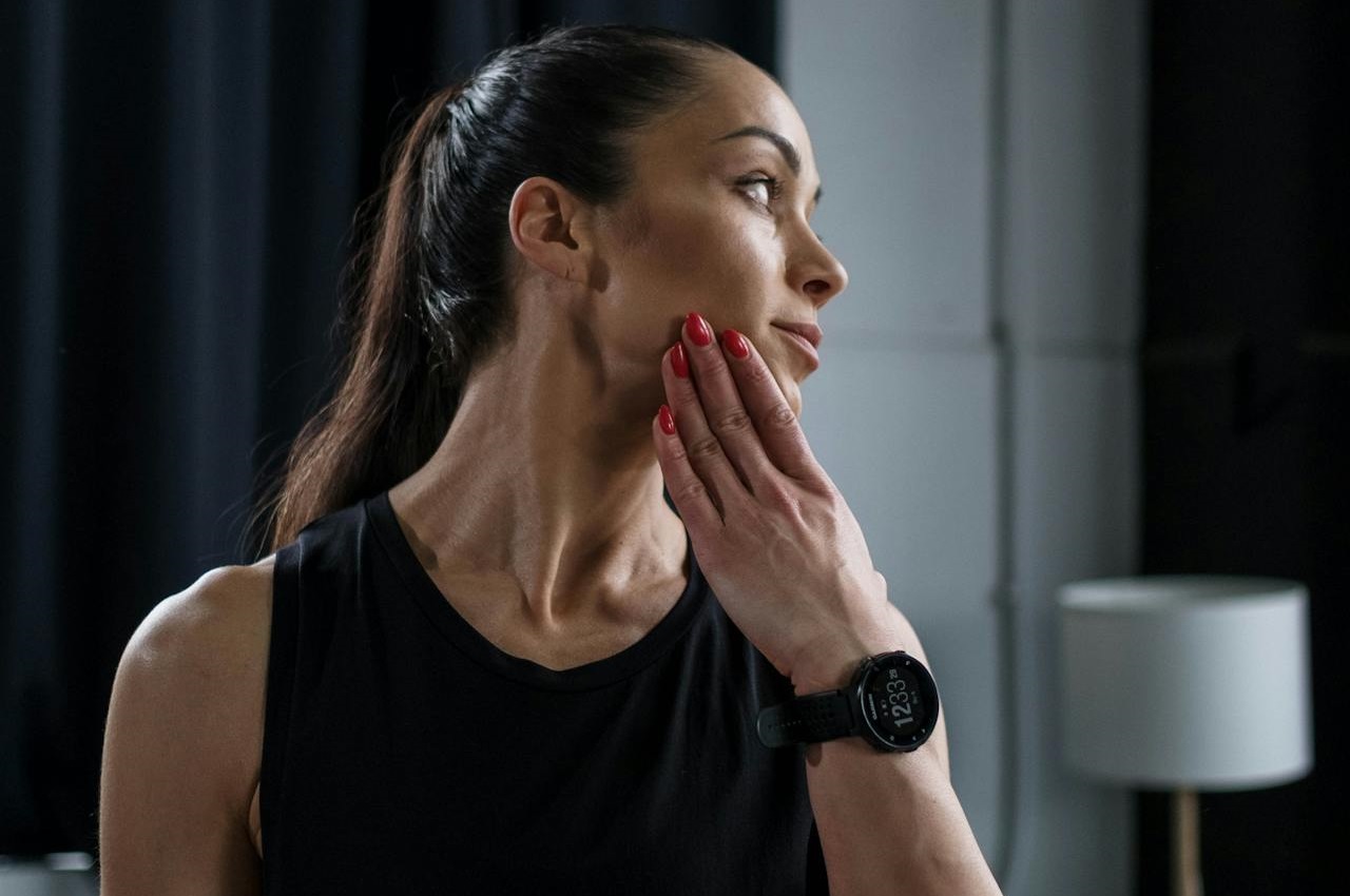 Neck Cracking: Is It Safe or Harmful? Everything You Need to Know